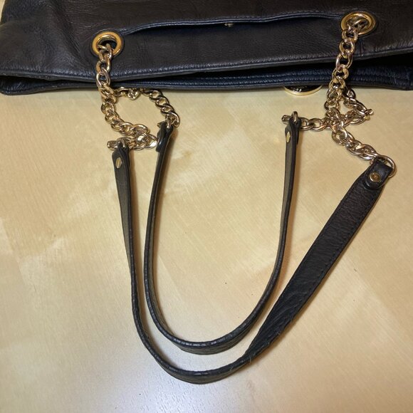 Michael Kors Jet Set Chain Shoulder Tote โ Black Pebbled Leather, Gold Hardware - Picture 7 of 8